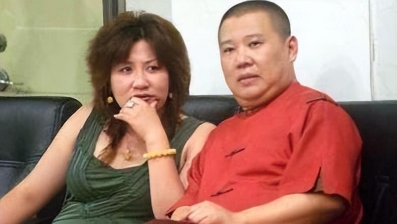 嫌郭德纲穷而离婚，抛弃4岁郭麒麟远走日本，如今胡中惠后悔吗？