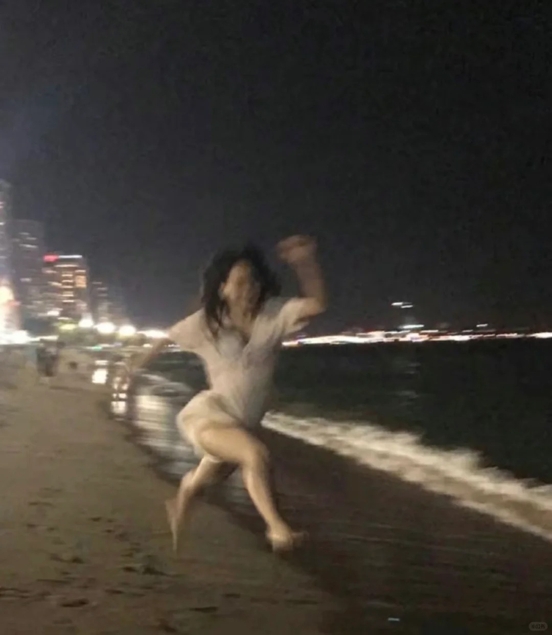 为啥男友越懂摄影，拍出来的自己却越不好看？
很简单的道理，其实仅仅是因为双方欣赏