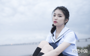 周年纪念日，男友抛弃我去找白月光，第二天，京圈太子爷在我耳边低声诱哄：“忘了他，我娶你。”