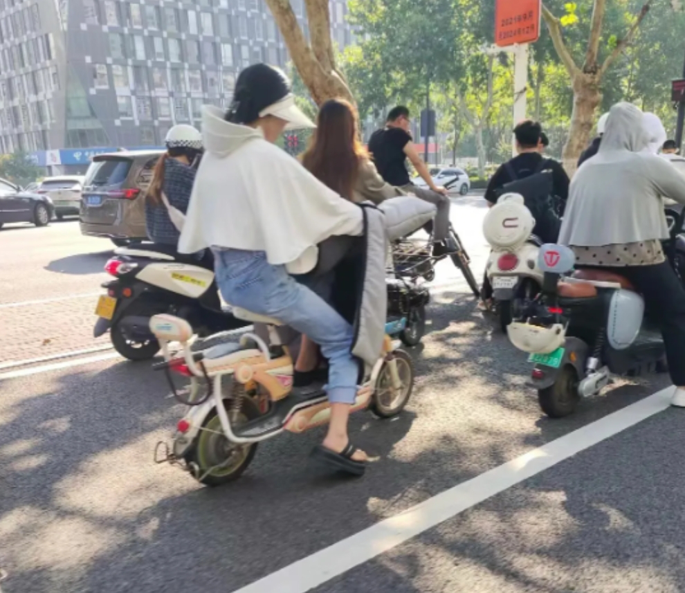 你们有没有发现一个现象
一般家庭就买一辆车，而且基本上都是老公在开，老婆一般就只