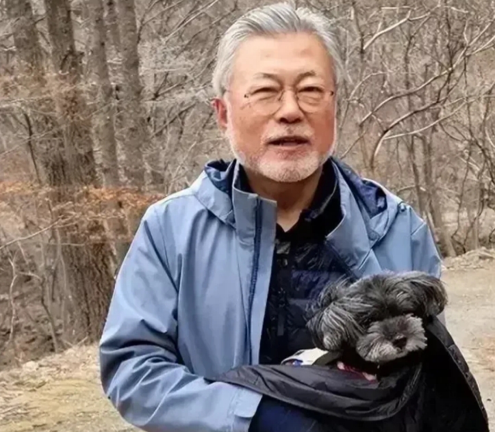尹锡悦的现状证明了文在寅强大的前瞻性
1月21号被关押之后的尹锡悦首次亮相，这位