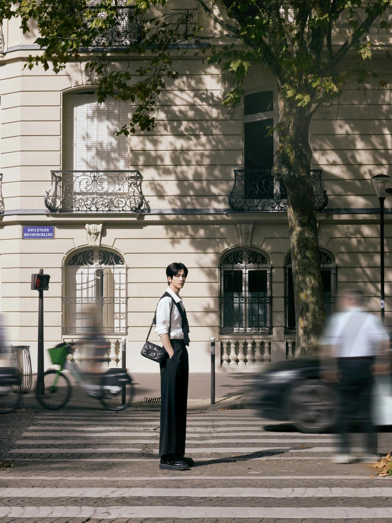 张凌赫午后懒洋洋