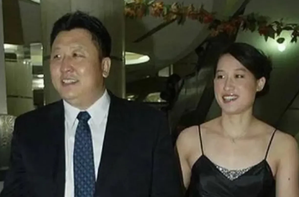 体坛也曾有一段匪夷所思的师生恋，那就是当年27岁的奥运冠军刘子歌竟然嫁给了50岁