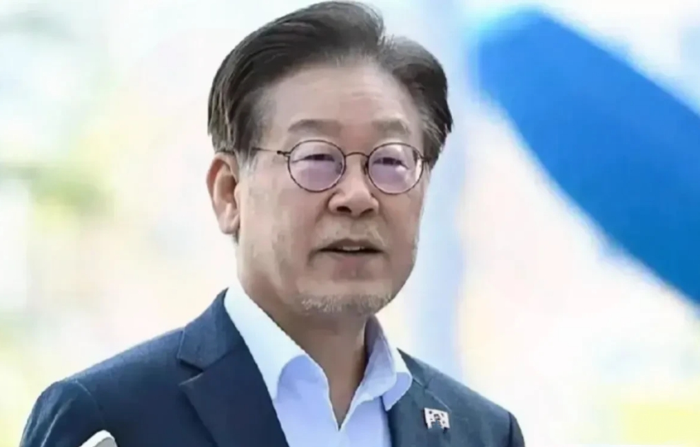 韩国政坛下一任总统渐渐浮出水面！
现任总统尹锡悦被韩国首尔公职人员犯罪调查处以“