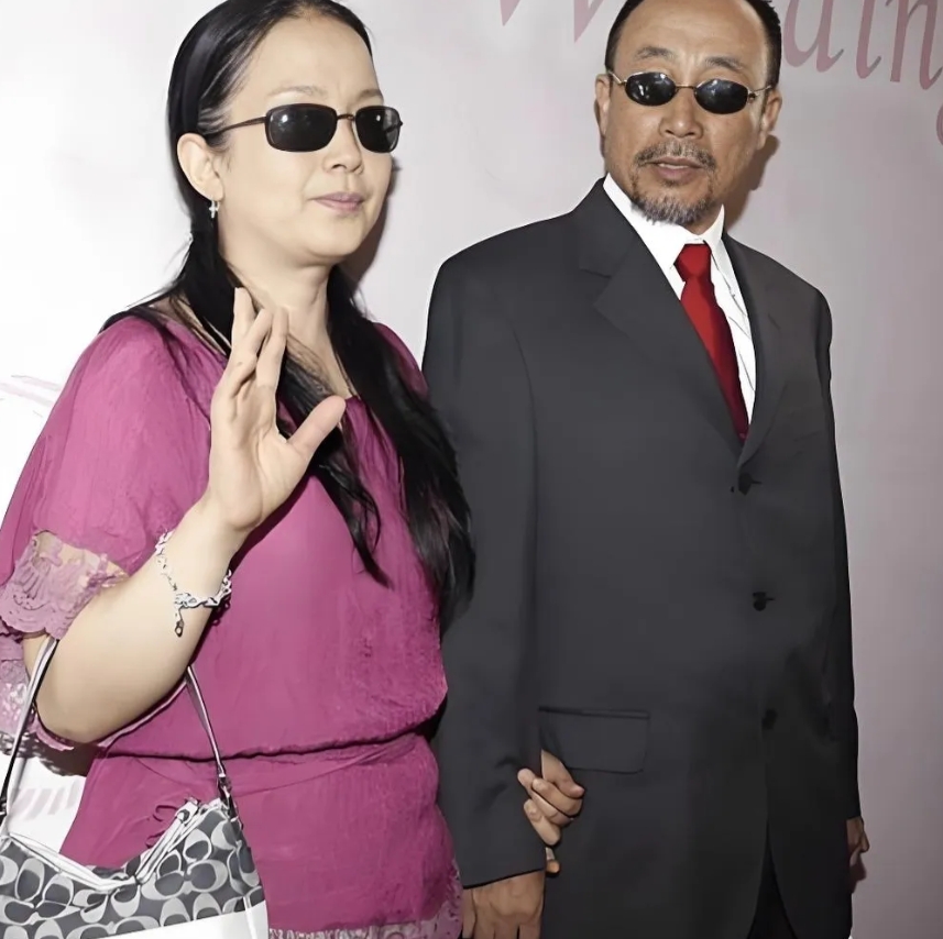 孙海英夫妇在洛杉矶的房子被烧了吗？至今不知道到底是真是假？现在终于有点动静了！