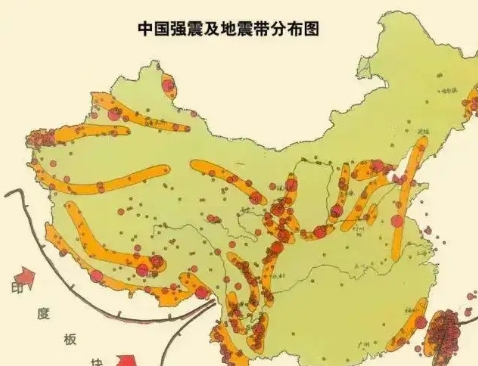 邻近环太平洋地震带该带沿近南北方向分布，从东北长白山经渤海湾、黄海到东南沿海、
