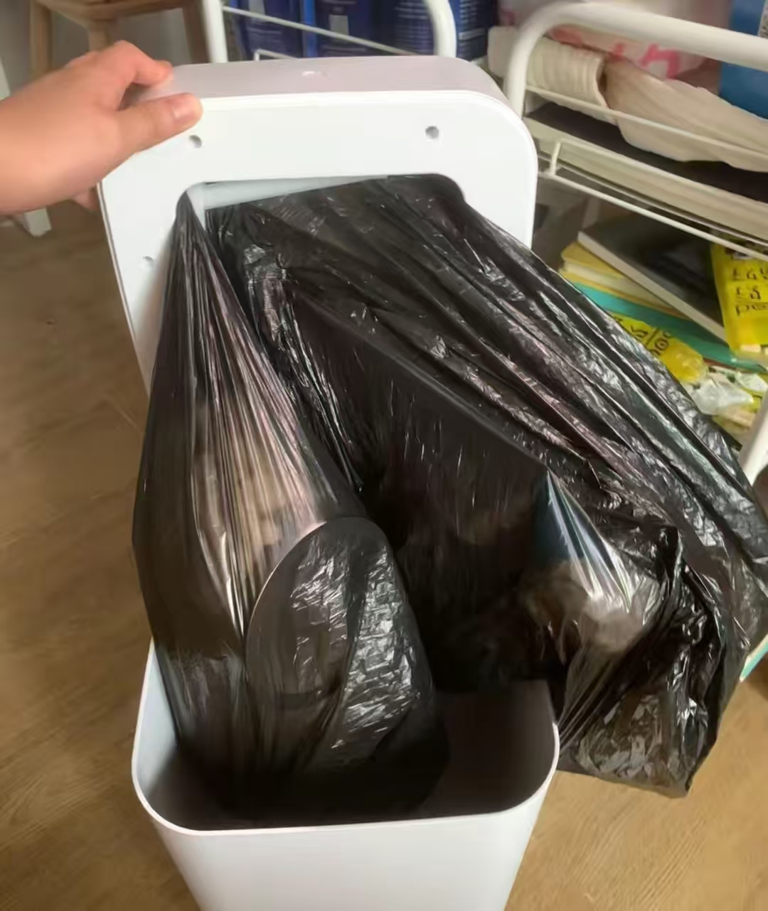 这9样网红东西，用完之后真的很后悔：
1、浴室的吸盘置物架：不结实，根本不敢放重