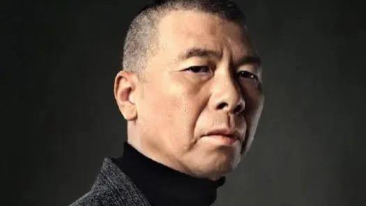 山火谣言与新片杀青：冯小刚的一天