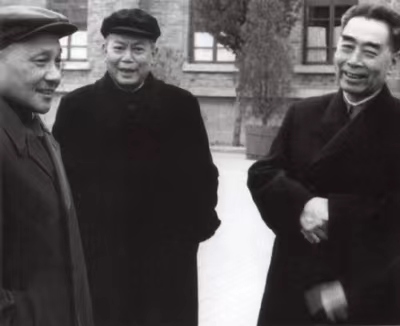 1975年9月，敬爱的周总理在305医院要做一次大手术。周总理的夫人邓颖超，还有