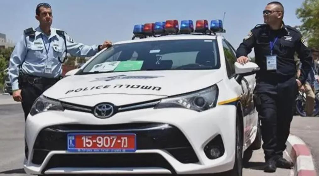 以色列内部出现不稳定因素。

以色列国家检察官办公室21日宣布，7名以色列人因为