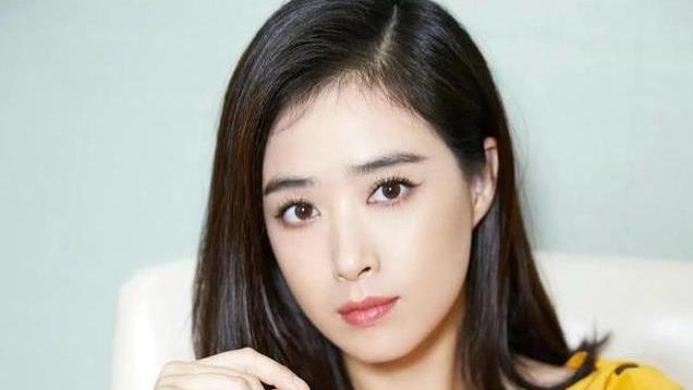 蒋欣演艺顺遂有因：父母全力支持，成娱乐圈“保护伞”