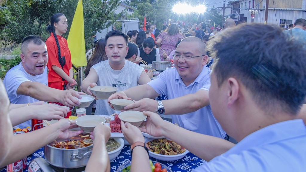 潼南玉溪镇五通村昨天晚上好热闹！
