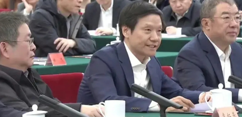 上这个桌子的真就是大人物，不可否认的是，小米汽车助推了雷军的段位，也提高了小米在