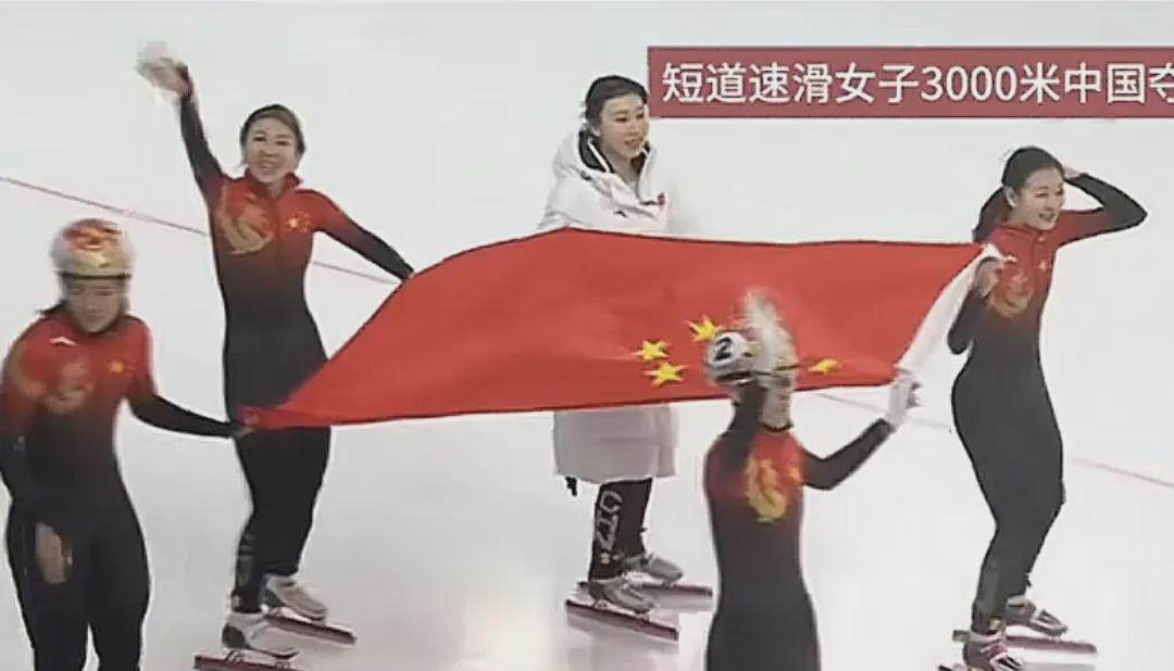  
 
 
速滑赛场出现戏剧性反转！韩国队原本凭借稳定发挥占据领先位置，最后一圈