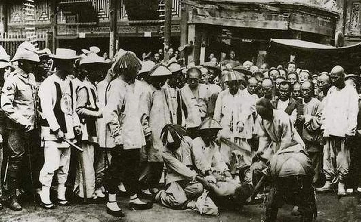 1864年11月，年仅15岁的太平天国幼主洪天贵福被押赴刑场处决，他在来的囚车上