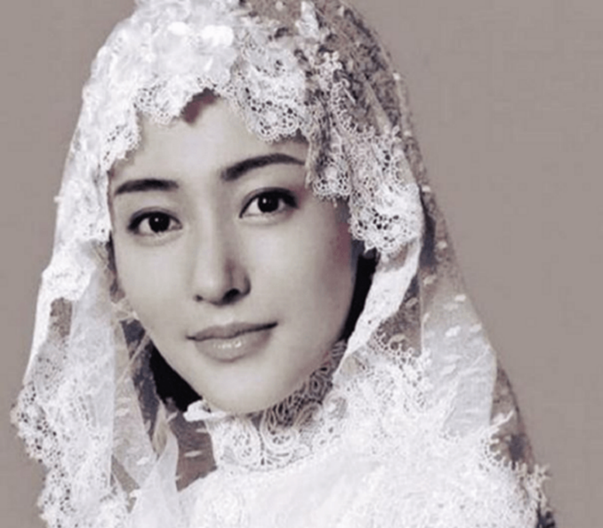 1967年8月，孔祥熙病重。临终前，他握着妻子宋霭龄的手，悲痛地说：“咱们孔家，