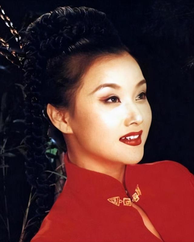 “民歌天后”宋祖英:为何能够连上24年春晚?且看赵本山的评价(苹果充电宝怎么验真假)-第19张图片-九妖电影 “民歌天后”宋祖英:为何能够连上24年春晚?且看赵本山的评价(苹果充电宝怎么验真假)-第19张图片-九妖电影