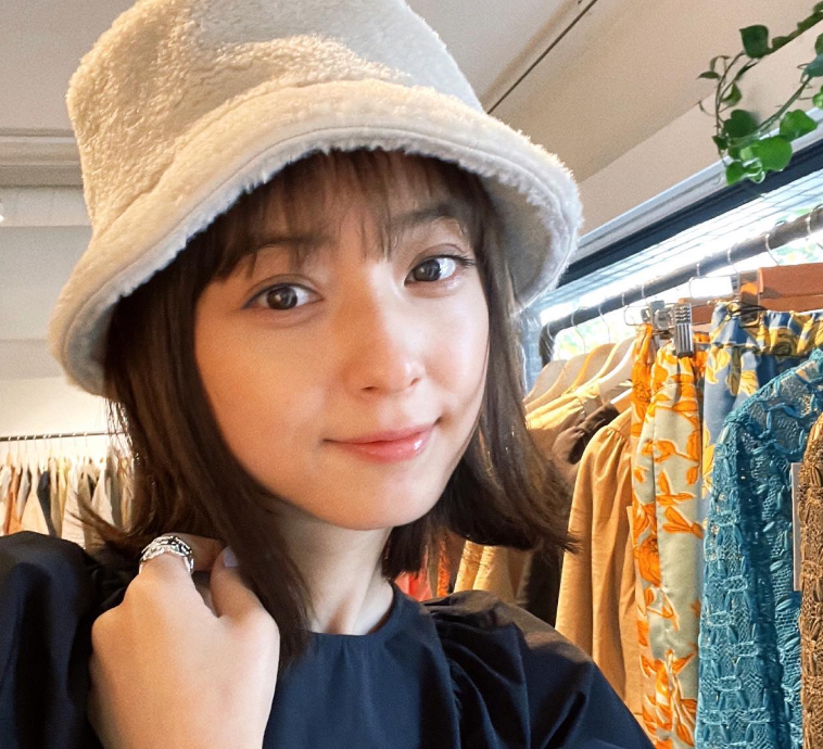 她目前应该是日本第一美女，这颜值长得真心好看
