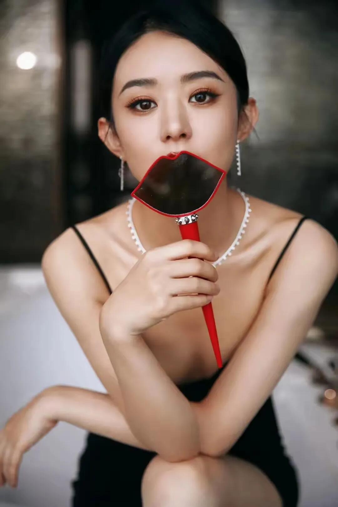 赵丽颖好俏皮呀