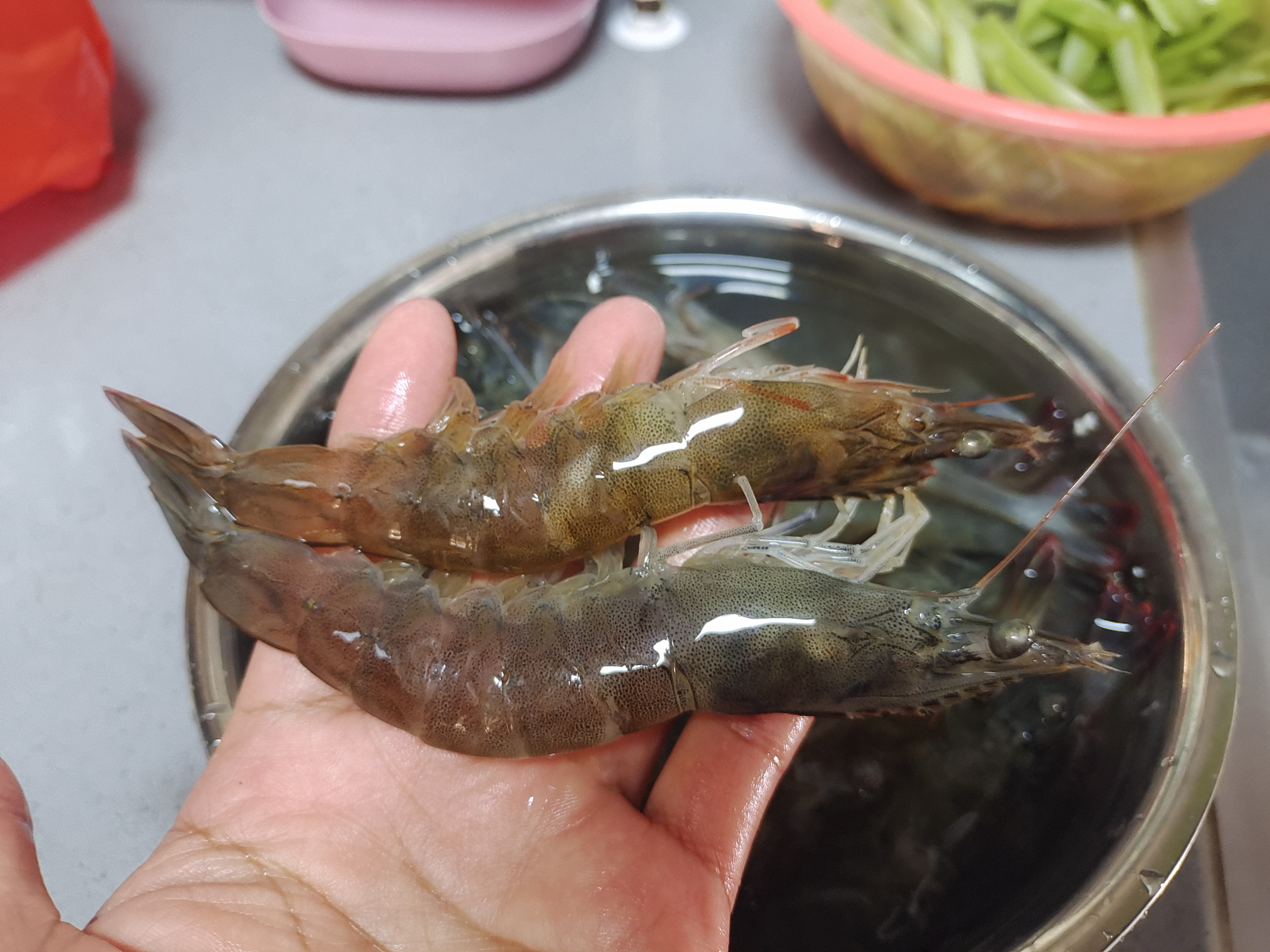 新鲜的大虾，你们那里多少钱一斤？