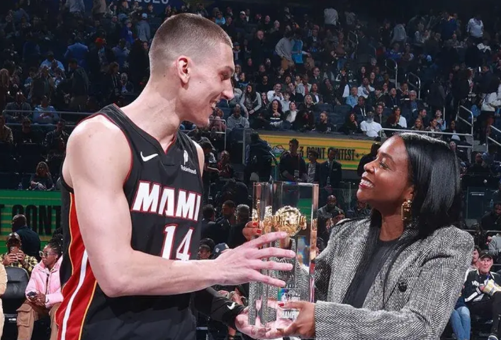 2月16日NBA全明星周末赛况。
1、三分大赛，热火三分神射希罗以24分的高分击