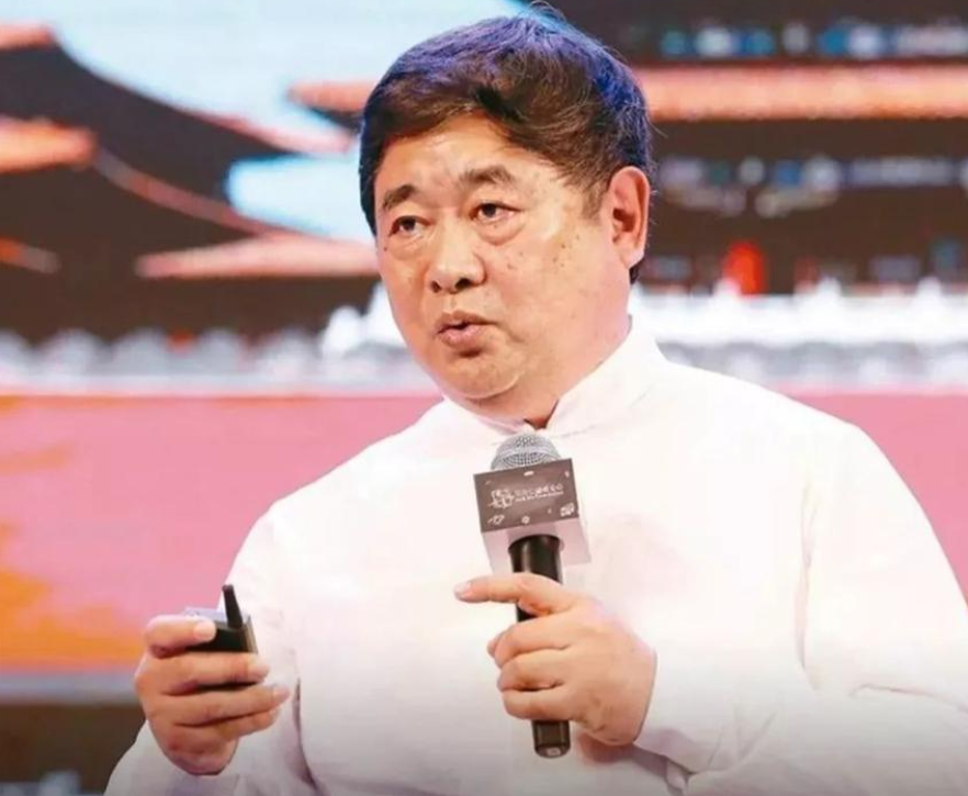 门票收入8个亿，文创收入15亿，可故宫院长单霁翔却告诉记者：故宫缺钱，永远都缺钱
