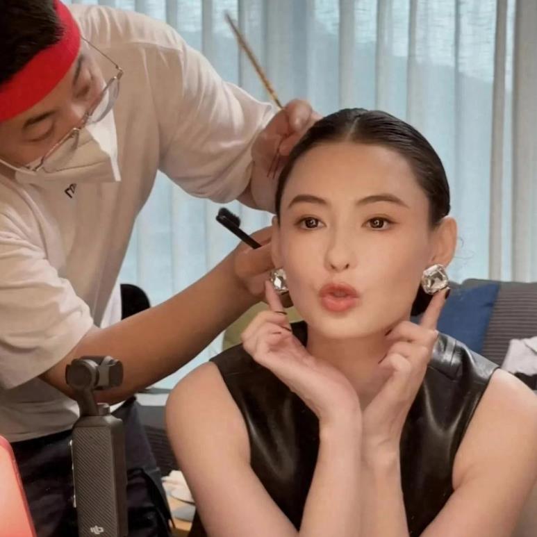 张柏芝真是绝美的颅骨，标准的高颅顶，头包脸，颌骨也很优秀，水滴鼻完美，正脸侧脸都