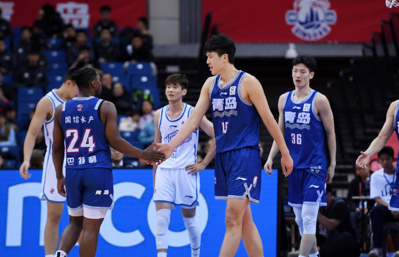 杨瀚森在NBA训练师的陪同下开启了新一轮的特训之路，就在上一场与北京队打得那场遭