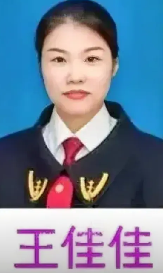王佳佳，遇害女法官，37岁，在这个案子里我发现一个很让人难受的细节：

今年到遇
