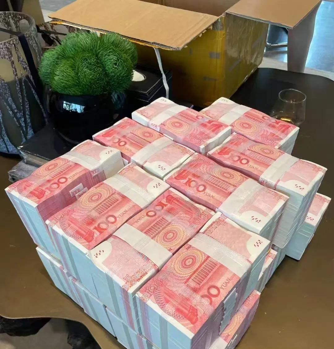 刷到我你就别划走！财神爷已经盯上你啦！
家人们，信我！这不是普通的帖子，这是财神