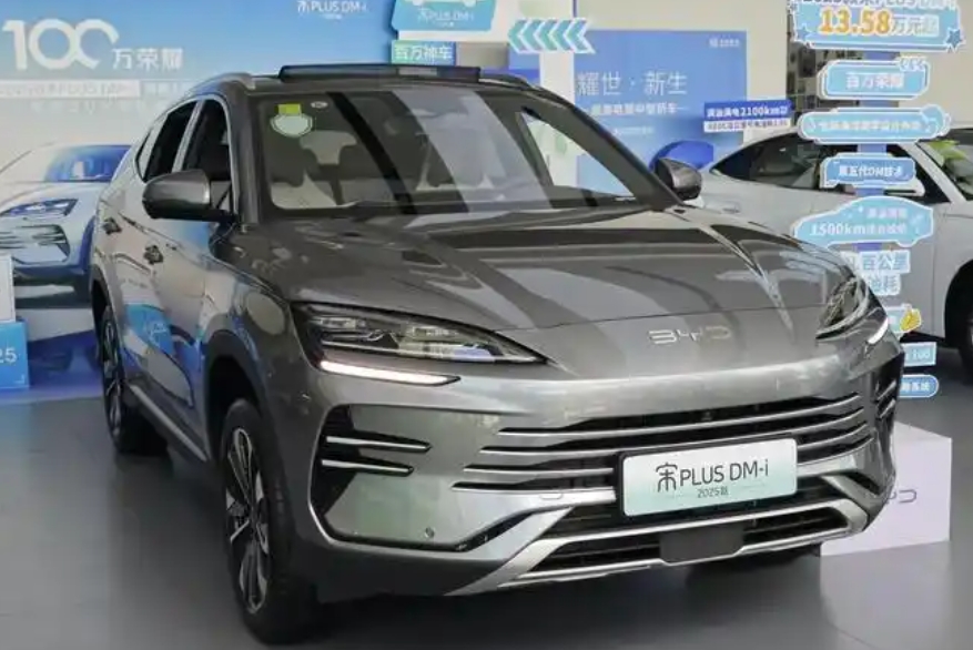 
去年7月份买了一辆比亚迪宋Plus新能源，605km续航的顶配版本，落地花了1