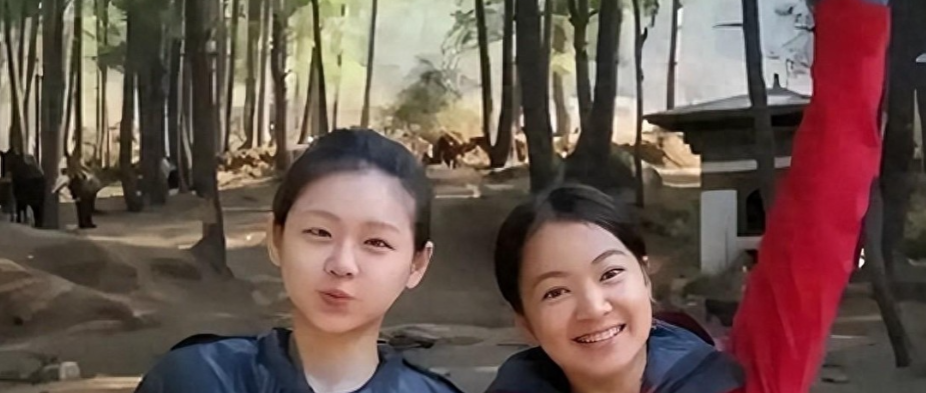 小玥，大S的女儿，越长越像年轻时的妈妈，尤其是侧面轮廓，简直如出一辙。身高则遗传