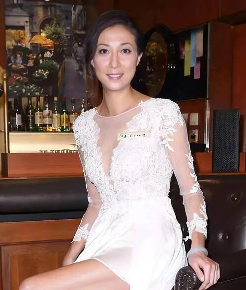 成龙电影中的四位气质女星：你认识她们吗