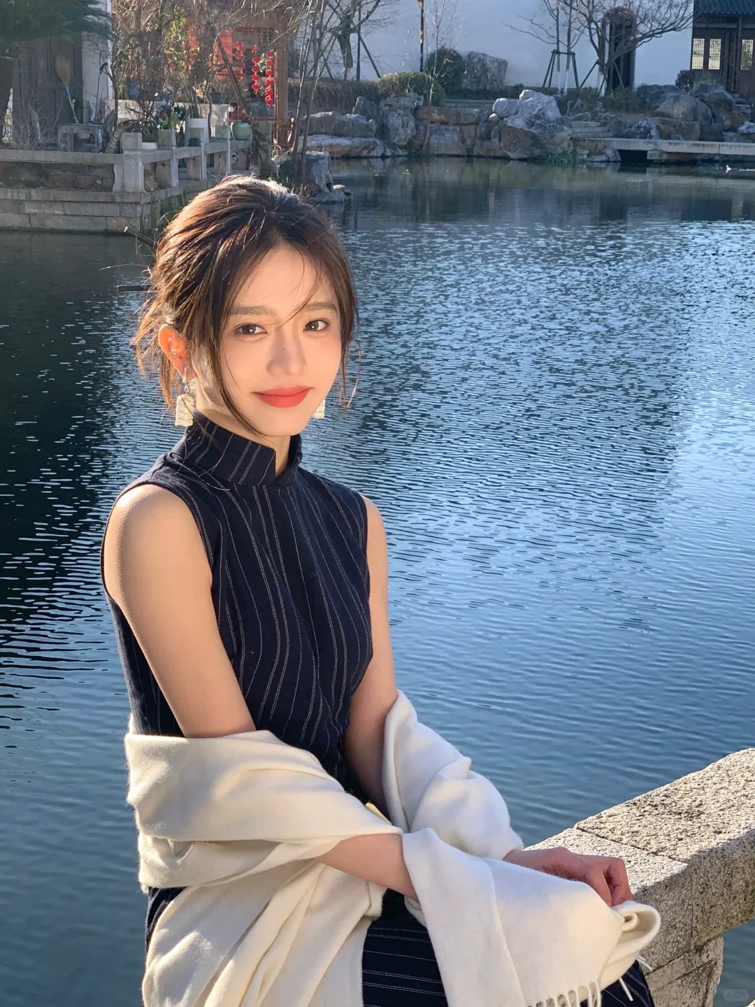 韵是东方骨
东方骨和新中式才最是适配
拍这组图时刚好遇到了前几天最冷的时候
清冷