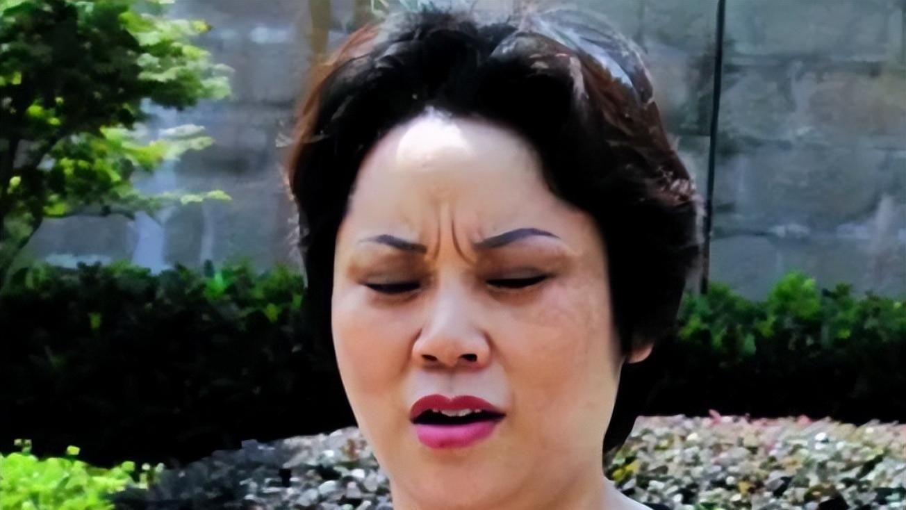 谢才萍：重庆唯一女黑老大，养16个情人，落网时妄言：二哥会捞我