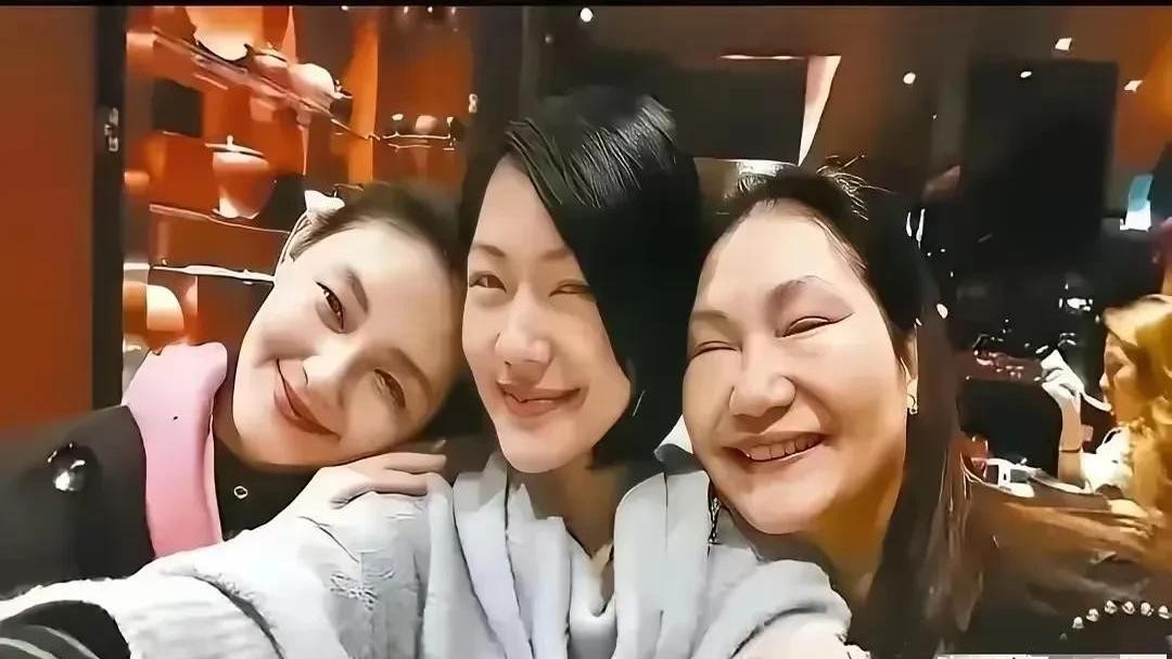 汪小菲与S家争产大戏又有新进展！

据知情博主爆料，S家近日同意交出孩子抚养权却
