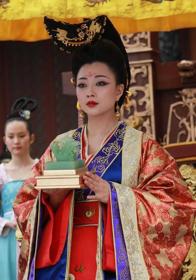 武则天最后还是将皇位还给了李家，因为她自己也明白一个道理。儿子做了皇帝，母亲还能