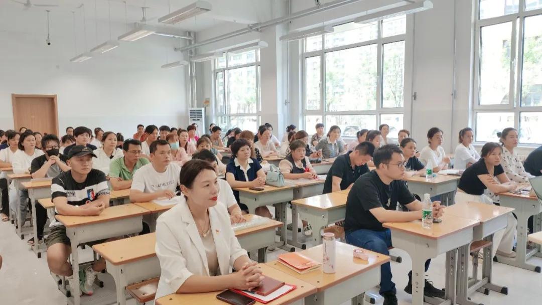 绘好“同心圆”做志同道合的教育伙伴—弘信小学新建校首次家长会