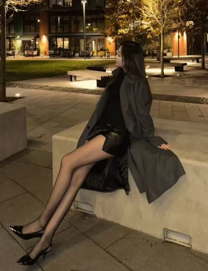 如果和自己小两岁的后妈独处你会做什么哈哈哈哈