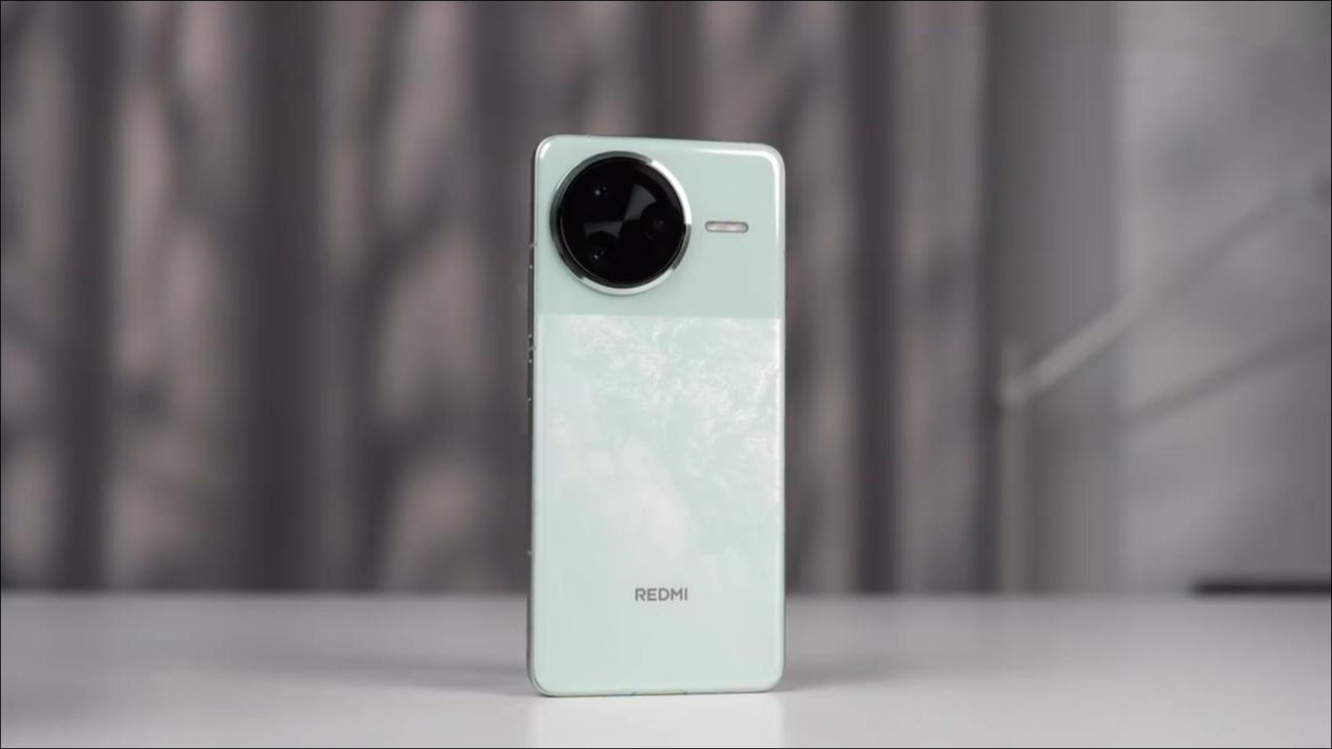 REDMI K80两款新机该怎么选？一分钟给你讲清楚