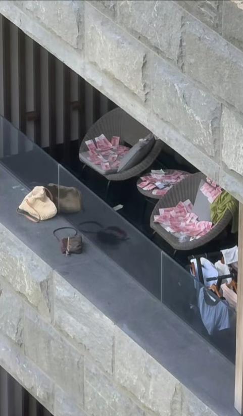 三亚的富豪们尽显奢华，引人注目。