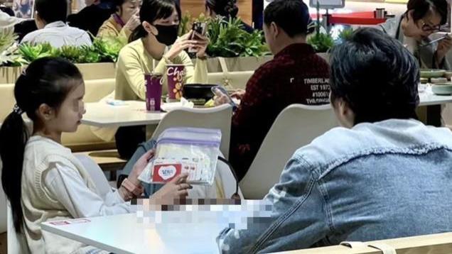 离婚一年半，蓝正龙和前妻同框带娃！他们还有机会复合吗？