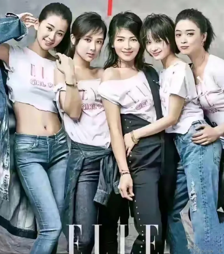 五位美女合影，如果要问谁最美，我真的无法回答，因为她们每一个都是独一无二的，让人