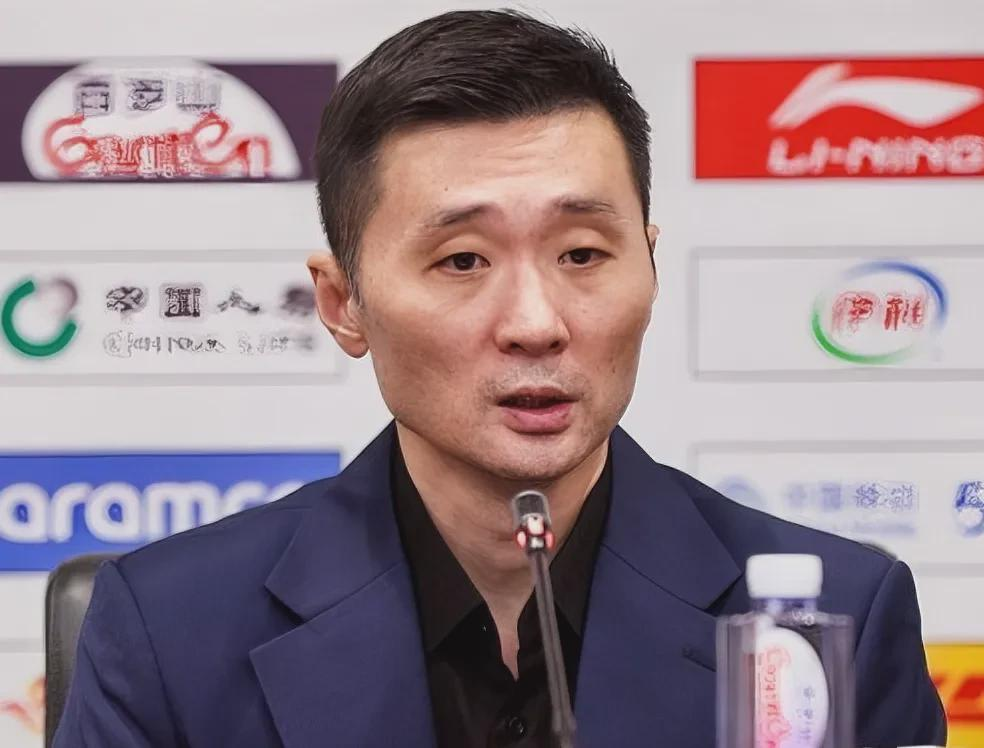 
 
新疆男篮这场球输得憋屈！球迷们赛后直接炸锅了，五个问题甩给刘炜指导，句句扎