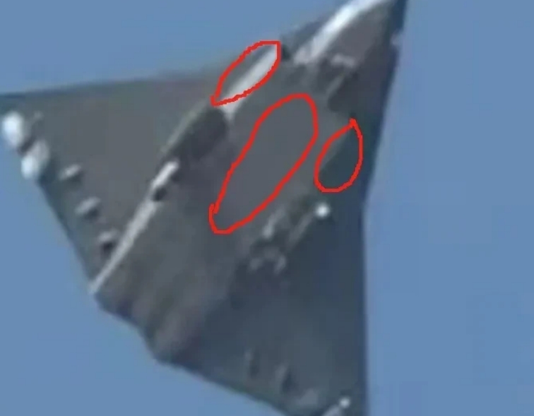 成飞负责空优，这个就应该是对空jh20。

这个构型大弹仓，大内油大航程是肯定的