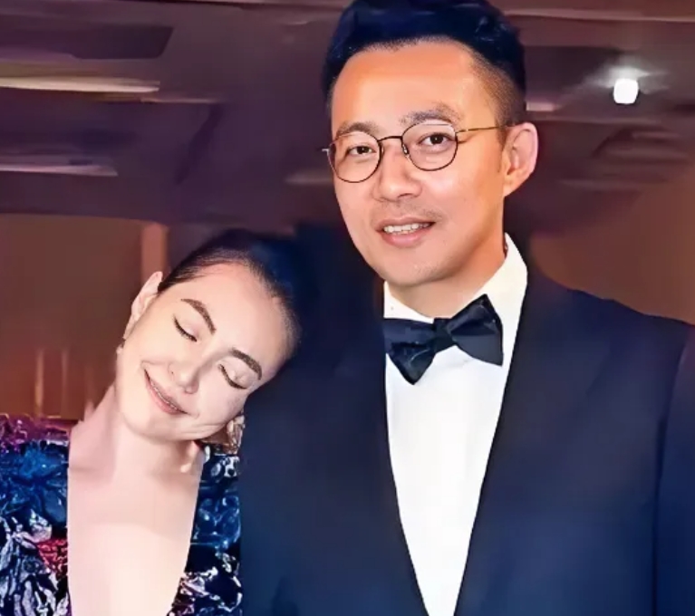 S家今天这么多动作，先是大S亲友团怼汪小菲睁眼说瞎话，接着又是小S出来骂汪小菲人