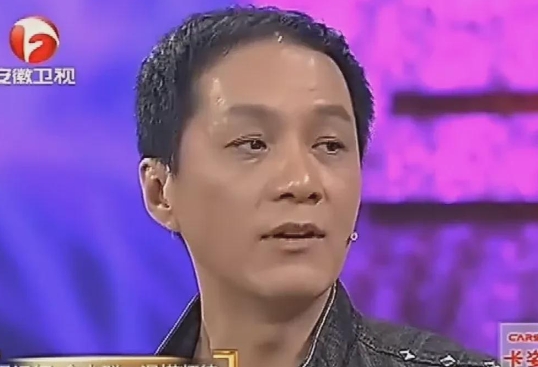演员冯远征说：那会儿拍《一九四二》的时候，我被导演冯小刚当着几百号人劈头盖脸一顿