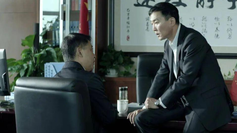 人事调整后职级并行基层现状：领导两边占、科员苦难言