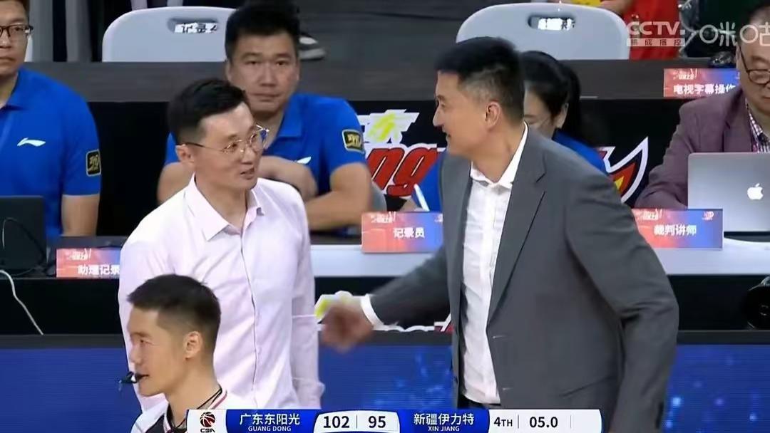 老辣的杜锋，用坚韧不拔给新疆队刘炜上了一堂战术课