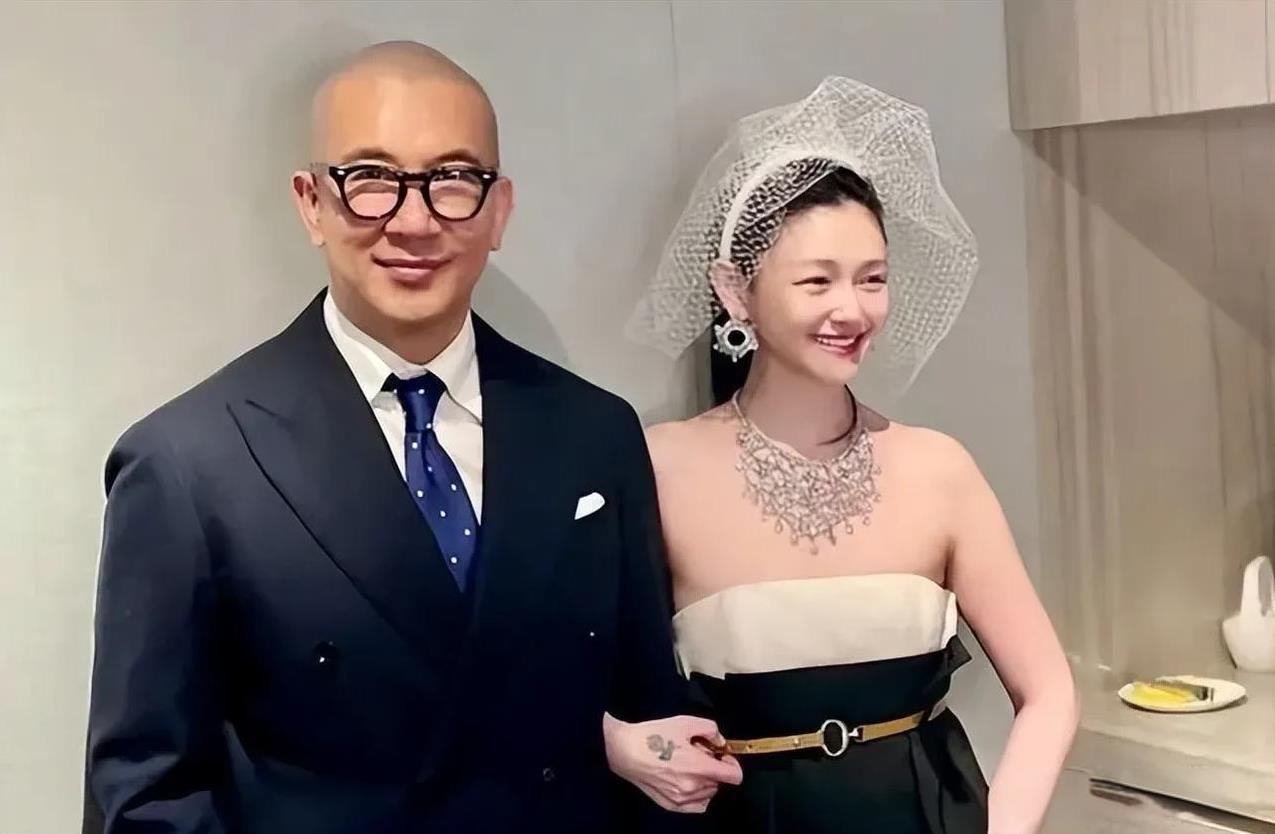 好离谱！
2月8日，是大s去世的第七天，也是她和具俊晔结婚3周年，小s一家并没有